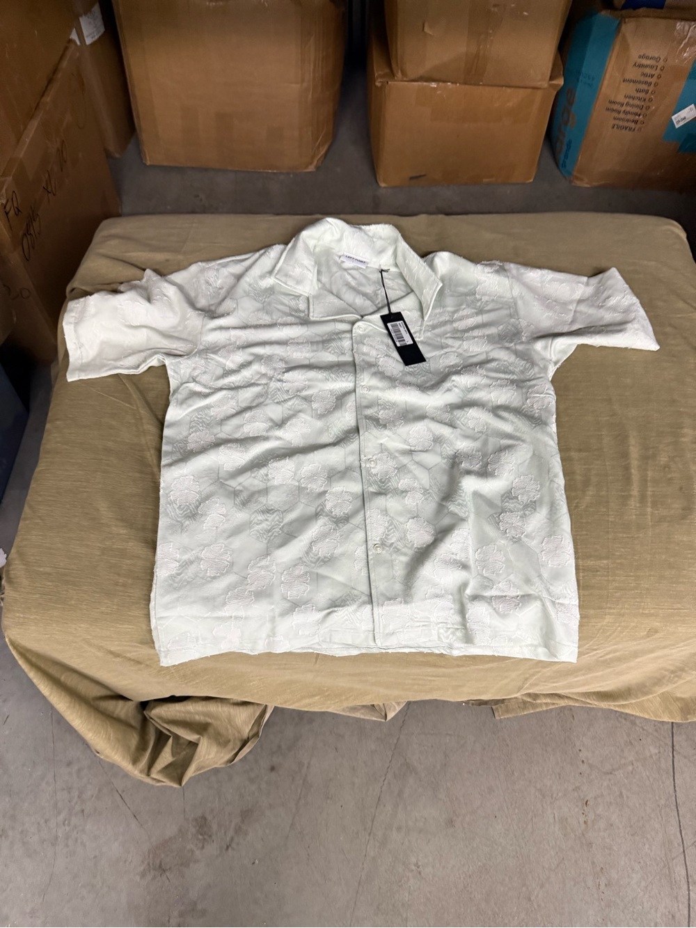 Left Point Italy Textured Pale Green Button-Up Shirt with Floral Jacquard